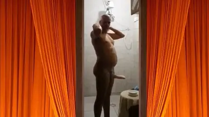 O meu banho gostoso com o pau duro 020