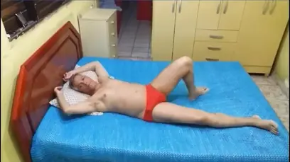 Descansando gostoso com o pau duro 003